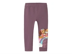 Mørke lilla leggings med paw patrol print på det ene ben fra Name It 13240601 arctic dusk